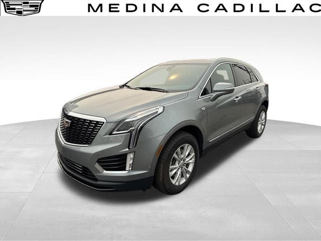 2023 Cadillac XT5 Luxury in Argent Silver Metallic — front three-quarter view