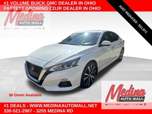 2019 Nissan Altima 2.5 Platinum in Pearl White Tricoat — front three-quarter view