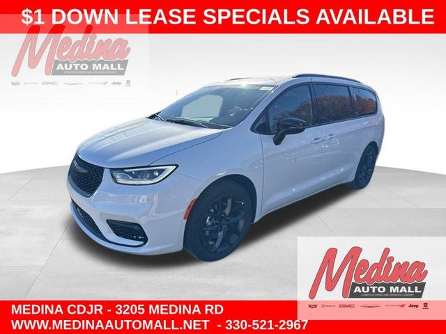 2026 Chrysler Pacifica Select in Bright White Clear-Coat Exterior Paint — front three-quarter view