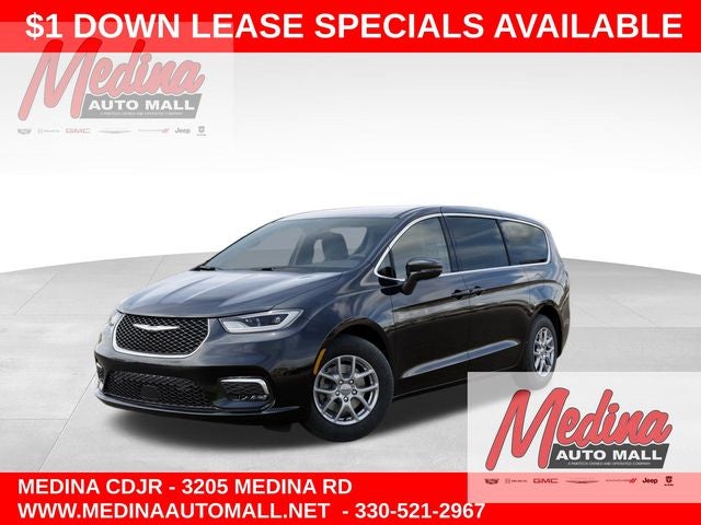 2026 Chrysler Pacifica Select in Diamond Black Crystal Pearl-Coat Exterior Paint — front three-quarter view