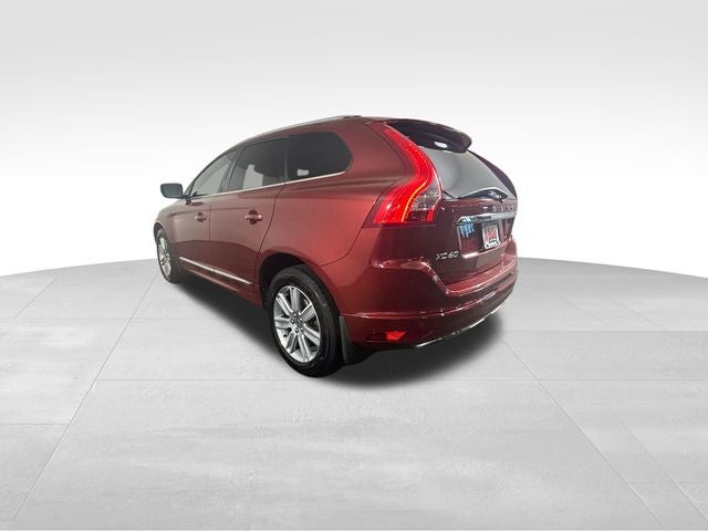 2016 Volvo XC60 — rear three-quarter view